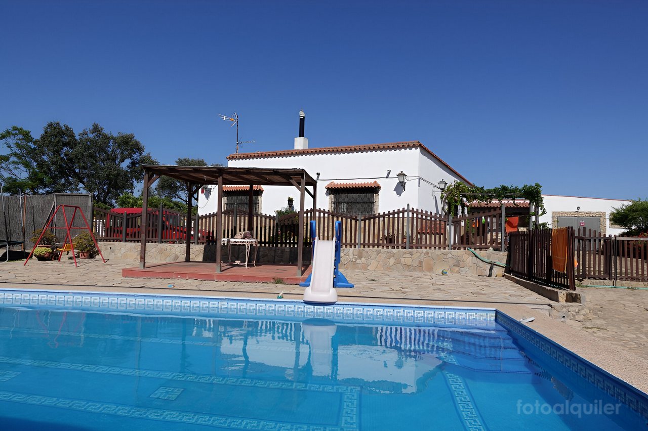 Alquiler de casa de campo con piscina privada en Benalup-Casas Viejas, Cádiz