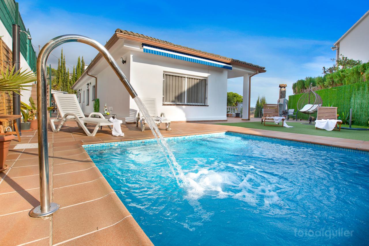 Casa con piscina privada y vistas al mar en Blanes, Costa Brava, Girona.