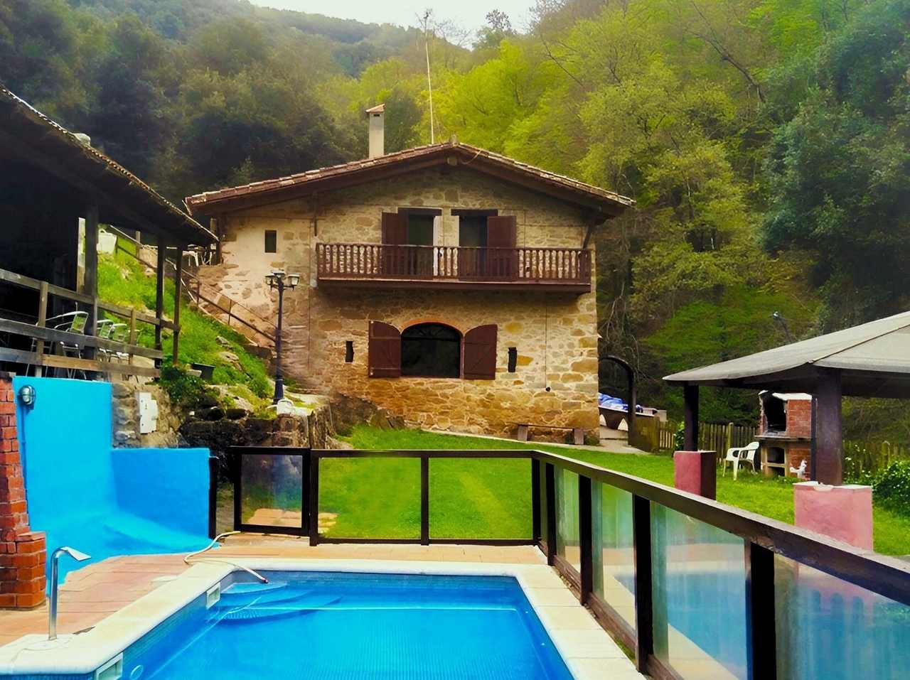 Masía Can Prim, casa grande con piscina privada en la Garrotxa, Girona