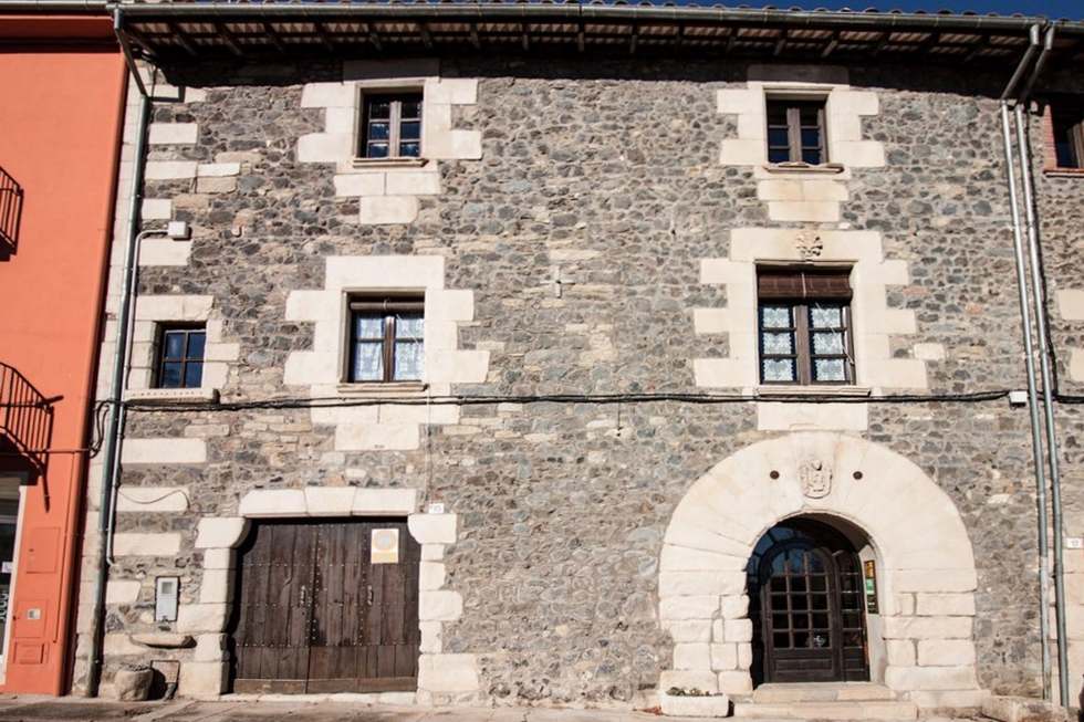 Can Mau, casa rural en Sant Feliu de Pallerols, Girona