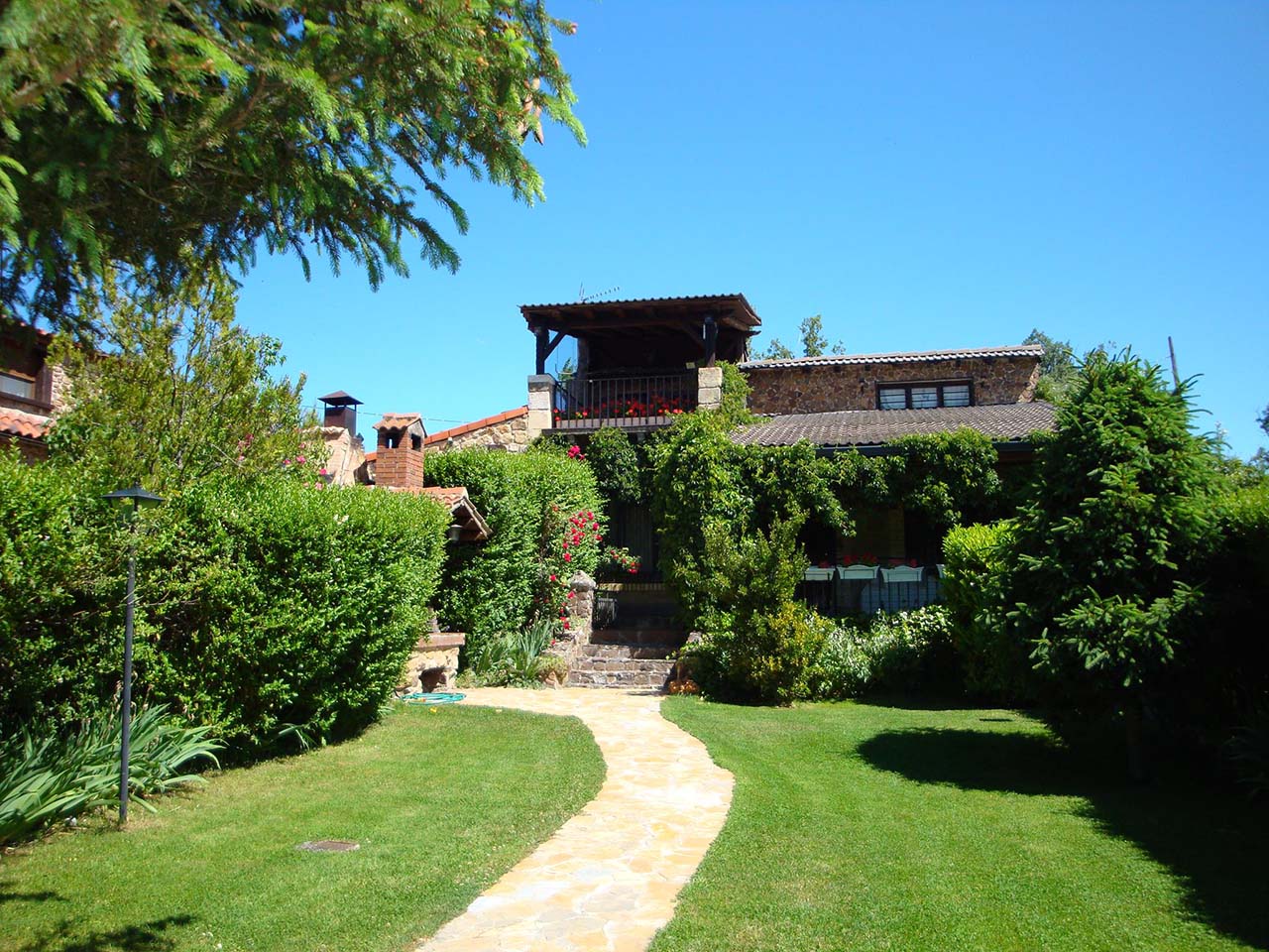 Alquiler de Casa Rural El Porche en Villaverde del Monte, Cidones, Soria.