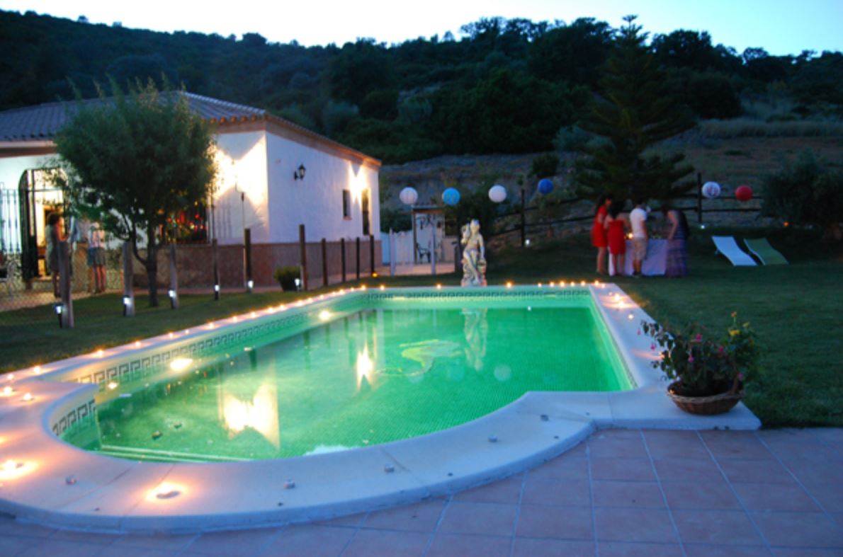 Chalet con cuatro dormitorios y piscina privada en Prado del Rey, Cádiz
