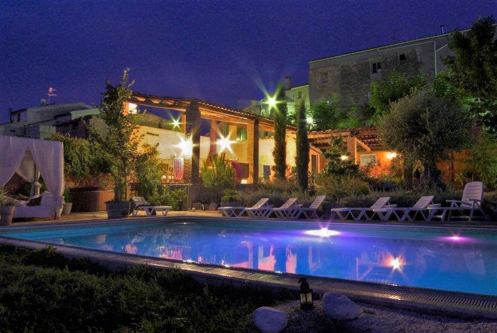 Casa Rural con piscina privada en La Donzell d´Urgell, Lleida.