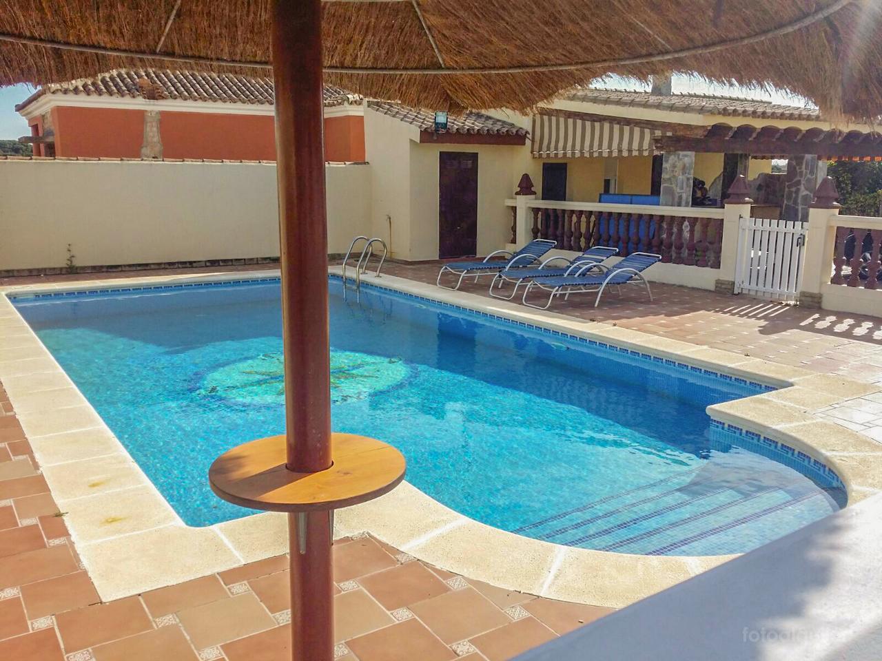 Chalet independiente con piscina privada en Chiclana de la Frontera, Cádiz