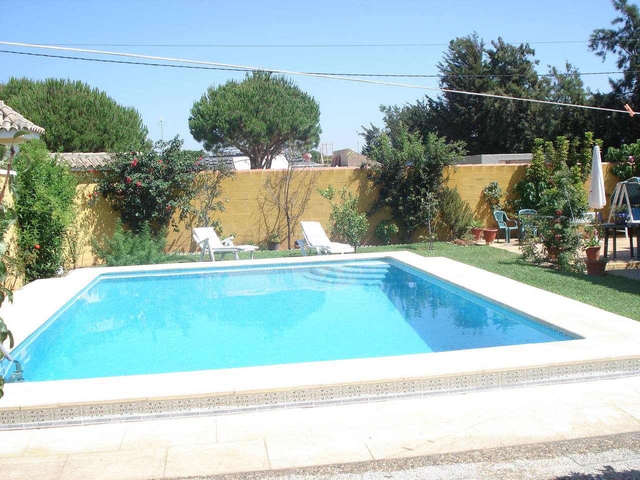 Alquiler de chalet con piscina privada en Chiclana, Playa La Barrosa, Cádiz 