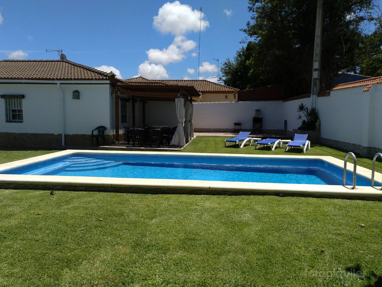 Alquiler chalet 3 dormitorios con piscina privada en Chiclana de la Frontera