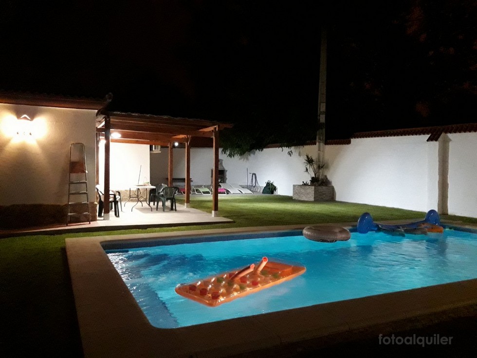 Alquiler chalet 3 dormitorios con piscina privada en Chiclana de la Frontera