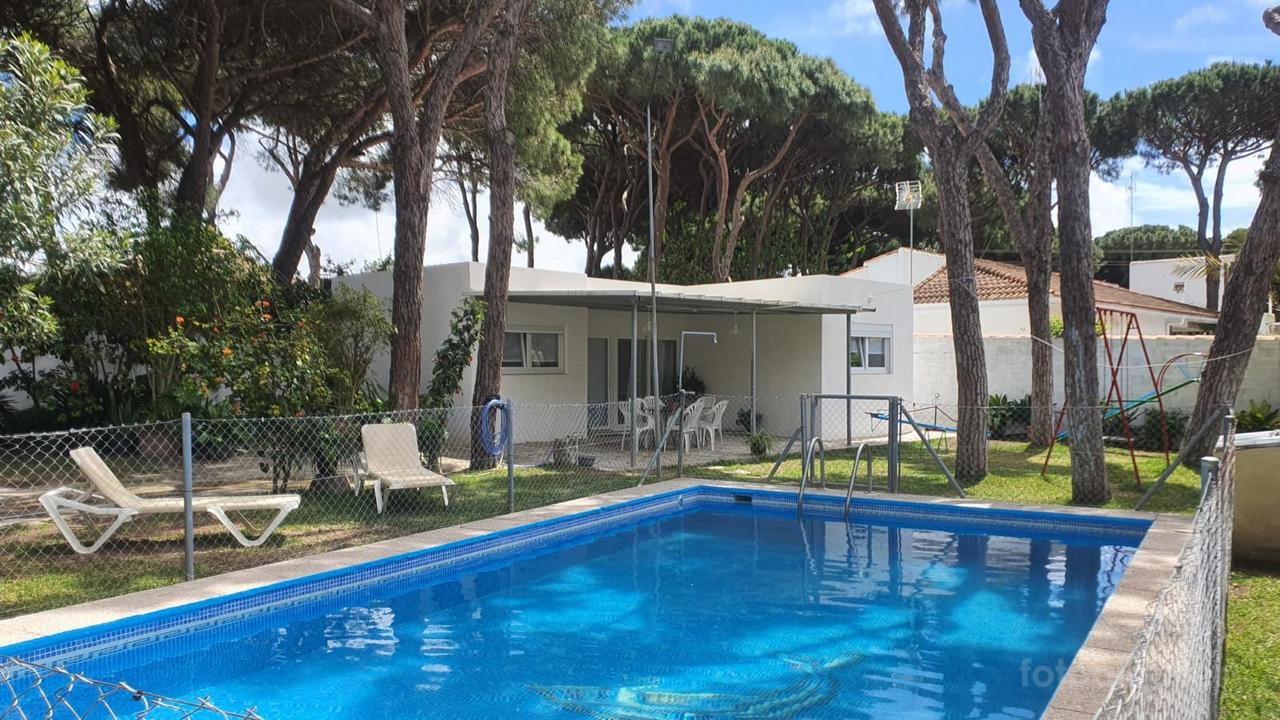 Alquiler de chalet con piscina privada en Chiclana de la Frontera, Cádiz