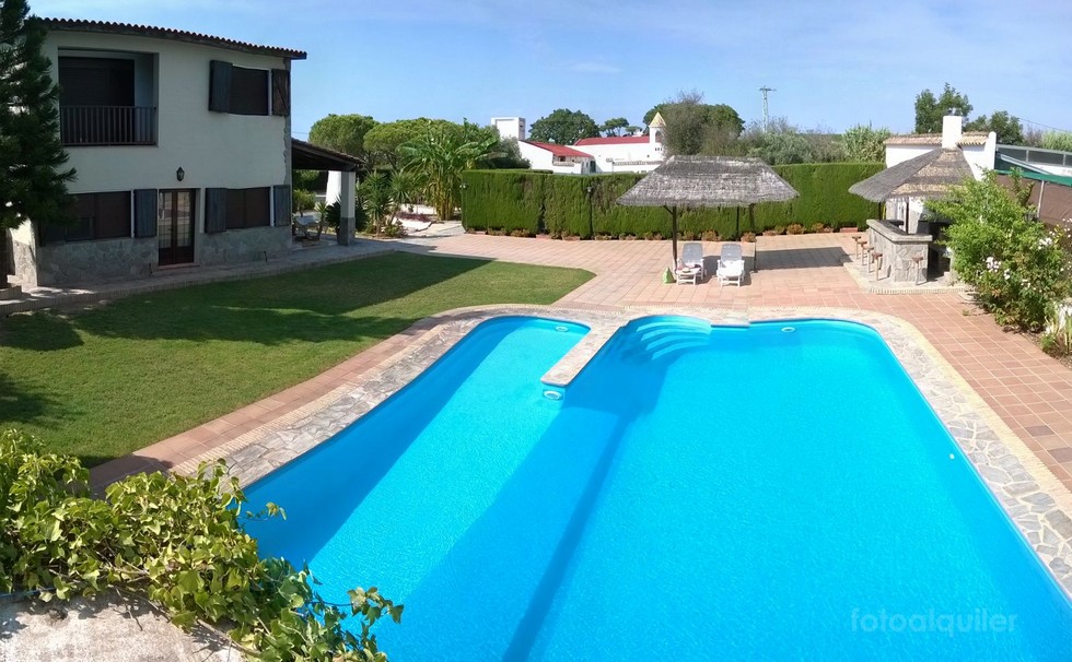 Alquiler de chalet independiente con piscina en Chipiona, Playa de la Ballena