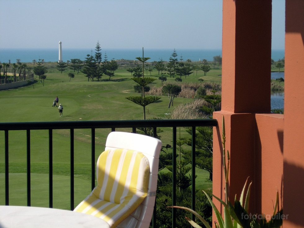 Apartamento con vista a la playa y al campo de golf en Costa Ballena