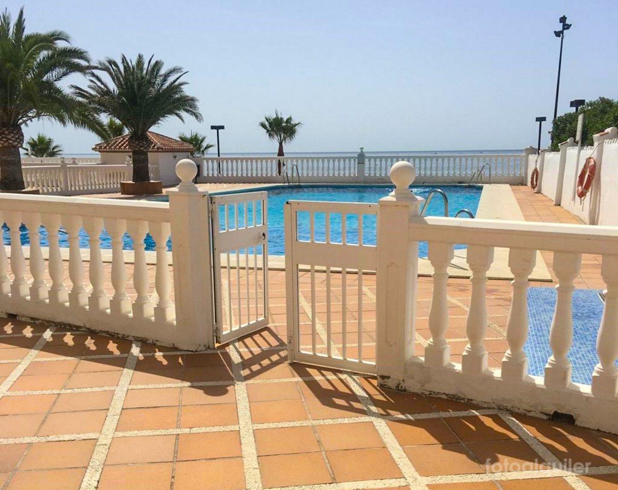 Apartamento en primera línea de playa en Fuengirola, Costa del Sol, Málaga.