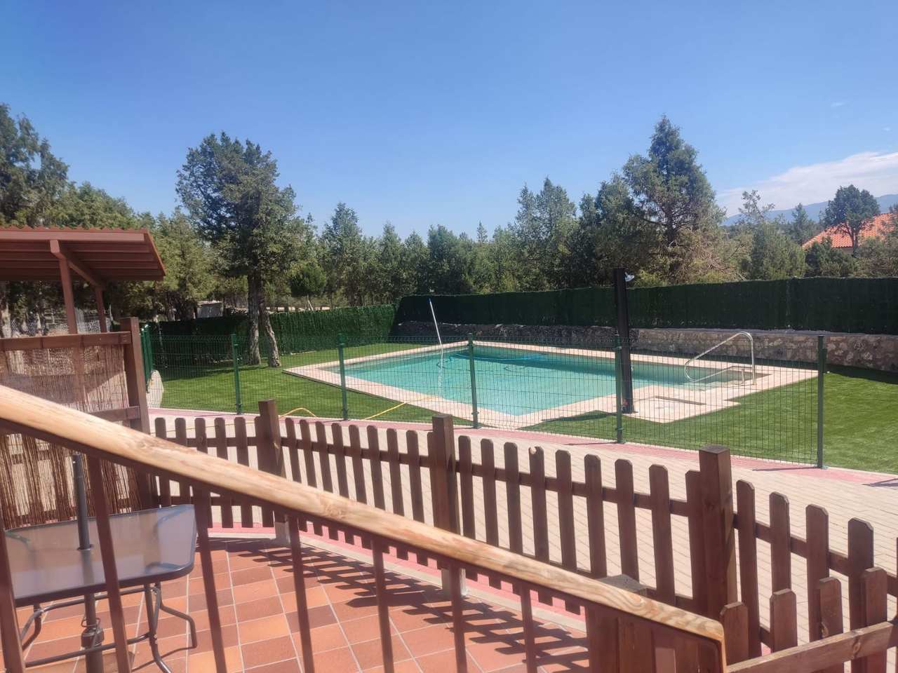 Granja Las Callejuelas, apartamentos rurales con piscina en la Sierra de Guadarrama, Segovia