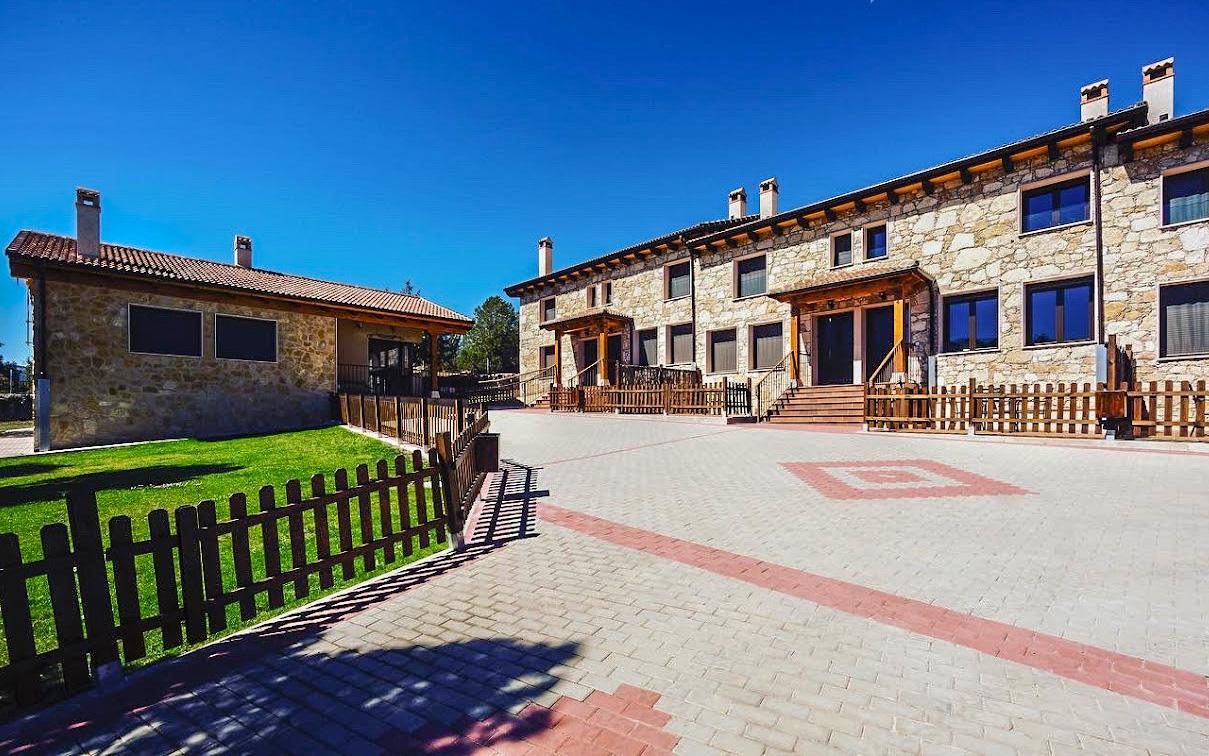 Granja Las Callejuelas, apartamentos rurales con piscina en la Sierra de Guadarrama, Segovia