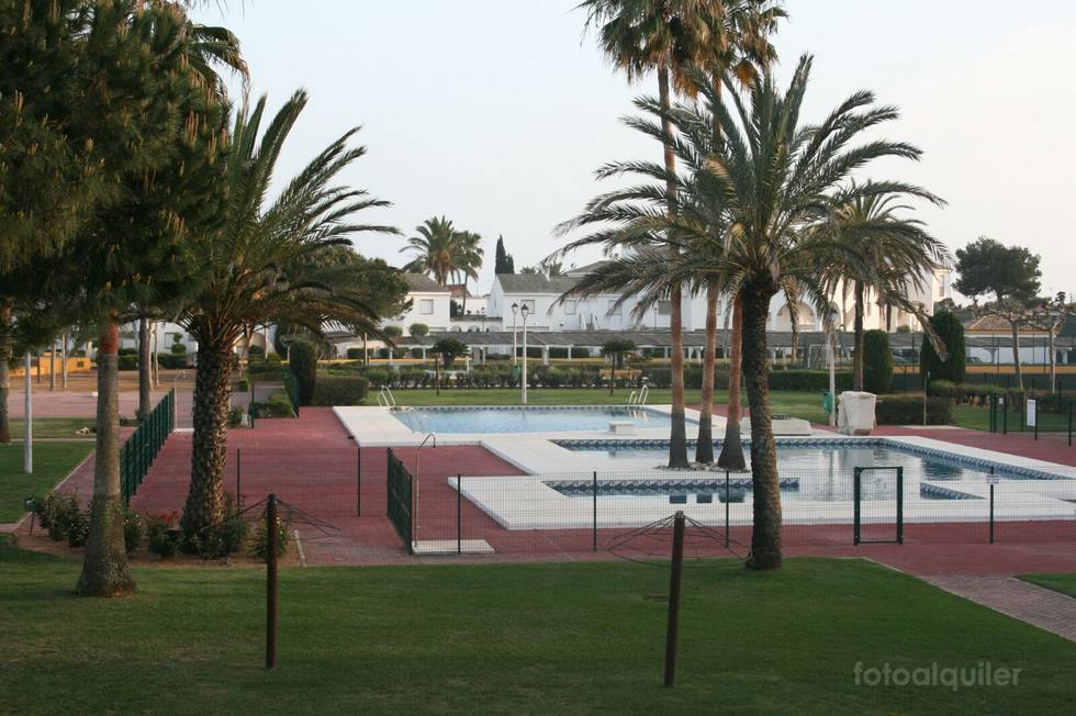 Apartamento en primera línea playa y garaje en Isla Canela, urbanización Playa Alta