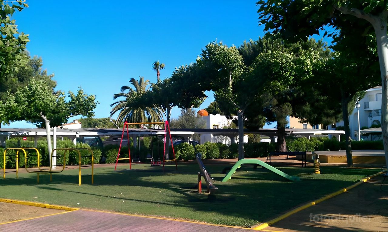 Apartamento con piscina en urbanización Playa Alta, Isla Canela