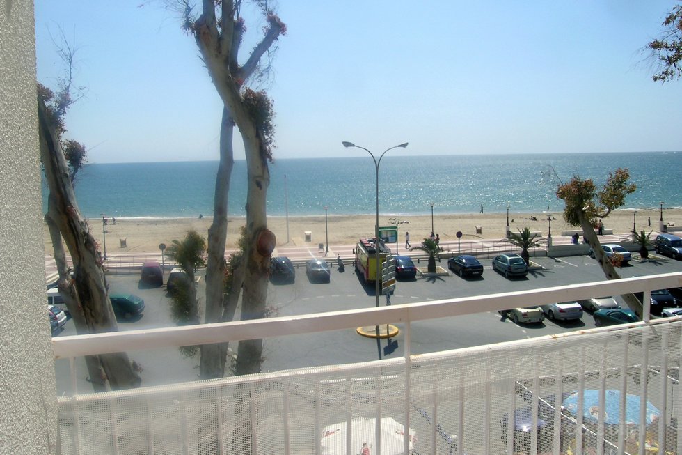 Apartamento en primera linea de playa en Isla Cristina, Urbanización Entrepinos