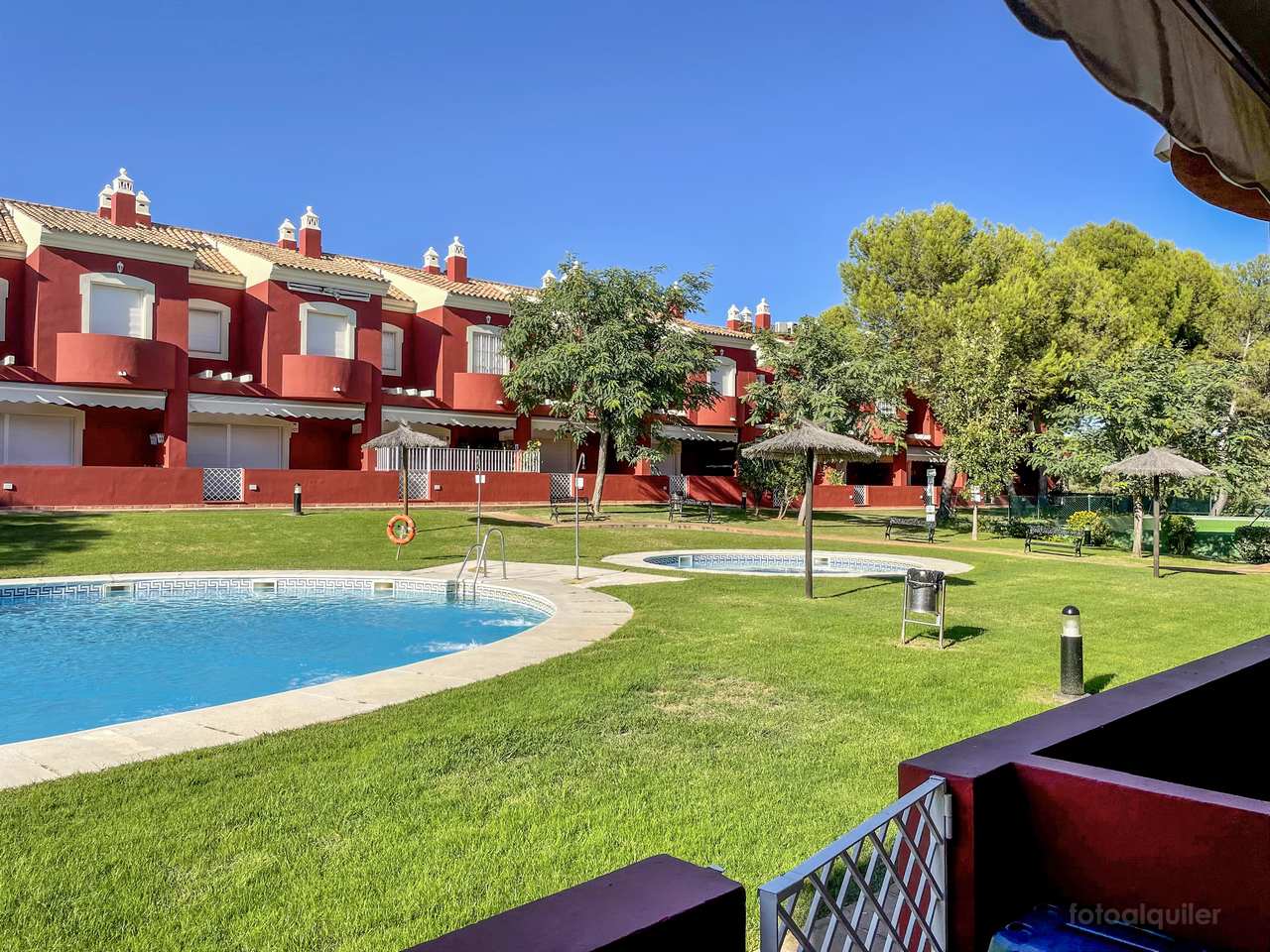 Casa adosada con piscina en Islantilla, Huelva