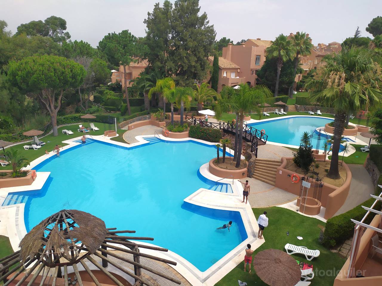 Apartamento en Islantilla en campo de golf. Porche y jardín privado 