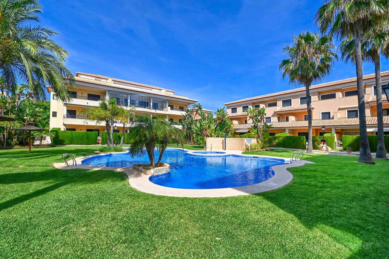 Apartamento grande con jardín privado en la playa del Arenal, Jávea, Alicante