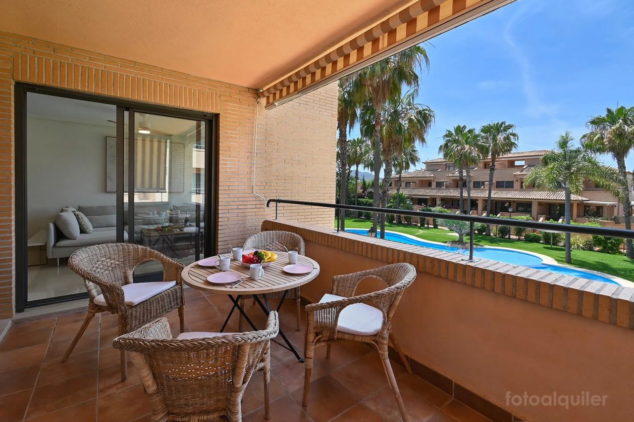 Apartamento con terraza y piscina en Jávea, Alicante