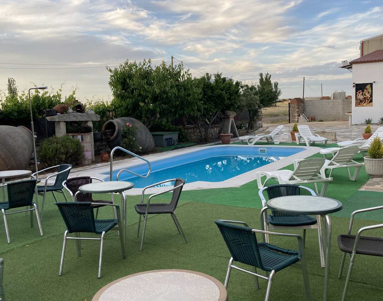 La Casona de Sergio, casa rural con piscina en Castellanos de Villiquera, Salamanca