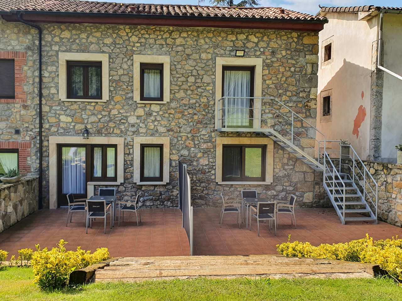 Apartamentos Turísticos Lindavista en Riotuerto, Barrio de Arriba, La Cavada, Cantabria.
