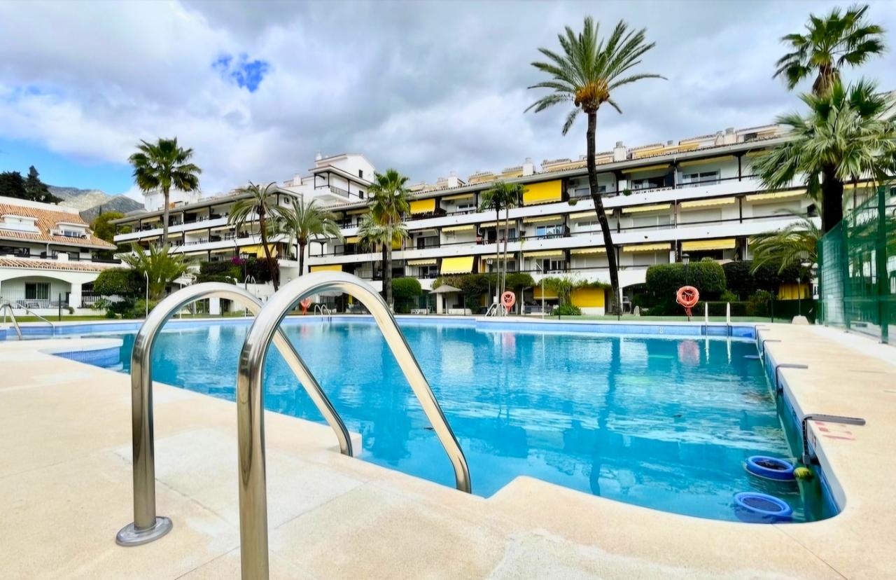 Estudio frente a la piscina, en la Milla de Oro de Marbella.
