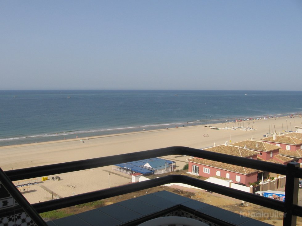 Alquiler de piso en primera linea playa en  Matalascanas, Edificio Atlantico Urbanización