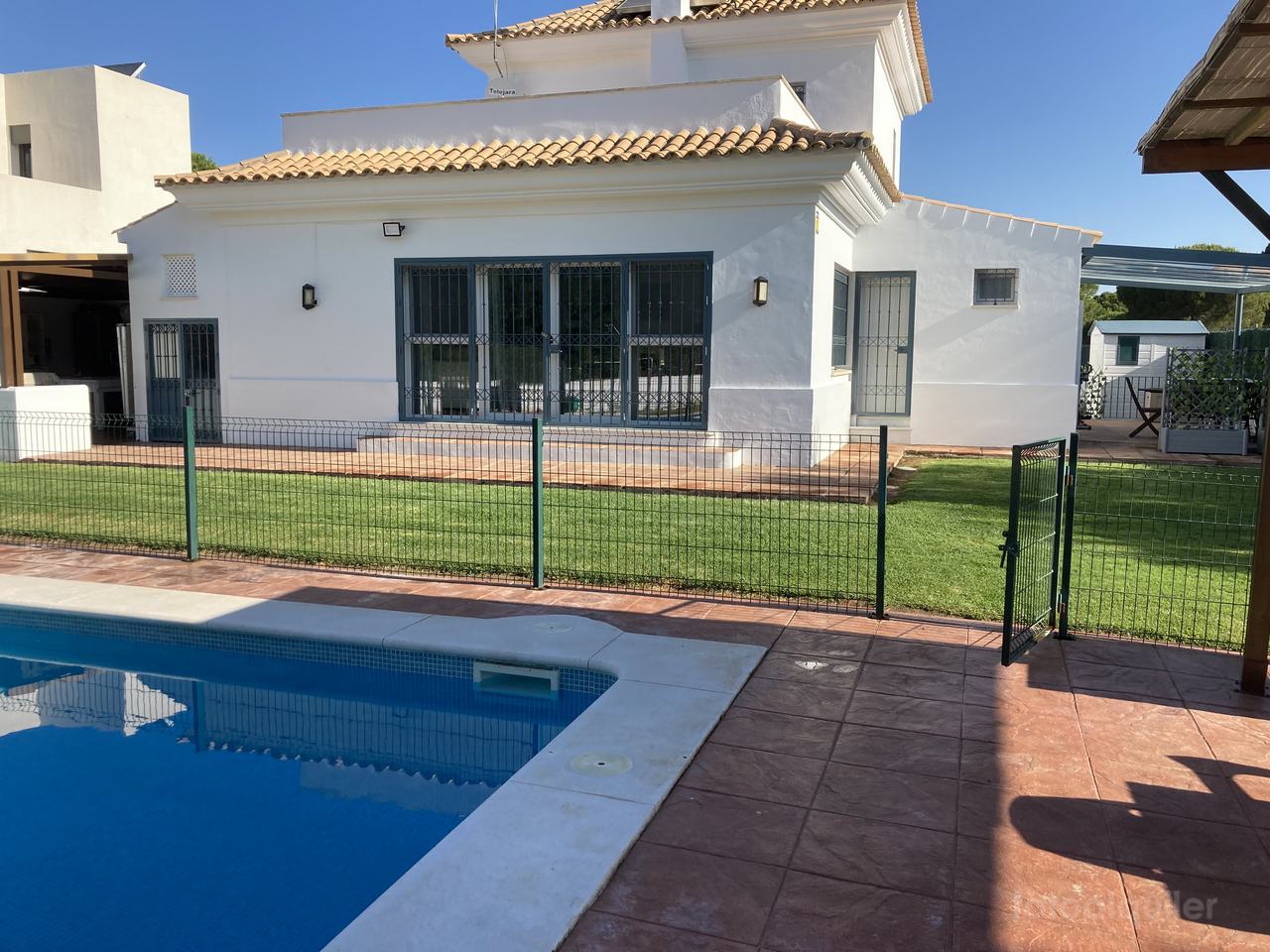 Chalet independiente con piscina privada en la playa de Nuevo Portil, Cartaya, Huelva