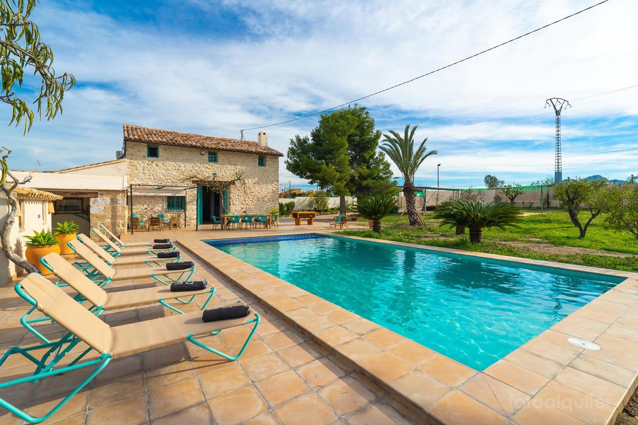 Casa con piscina privada en Ondara, Alicante, Costa Blanca, España.