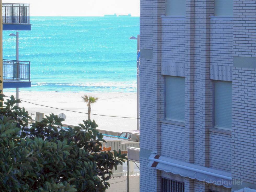 Alquiler de dos apartamentos a 50 metros de la Playa de la Concha en Oropesa del Mar.