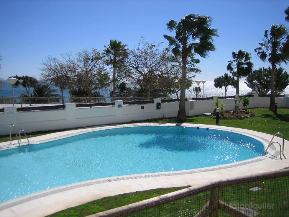 Alquiler apartamento con vistas al mar, piscina y garaje en Rota