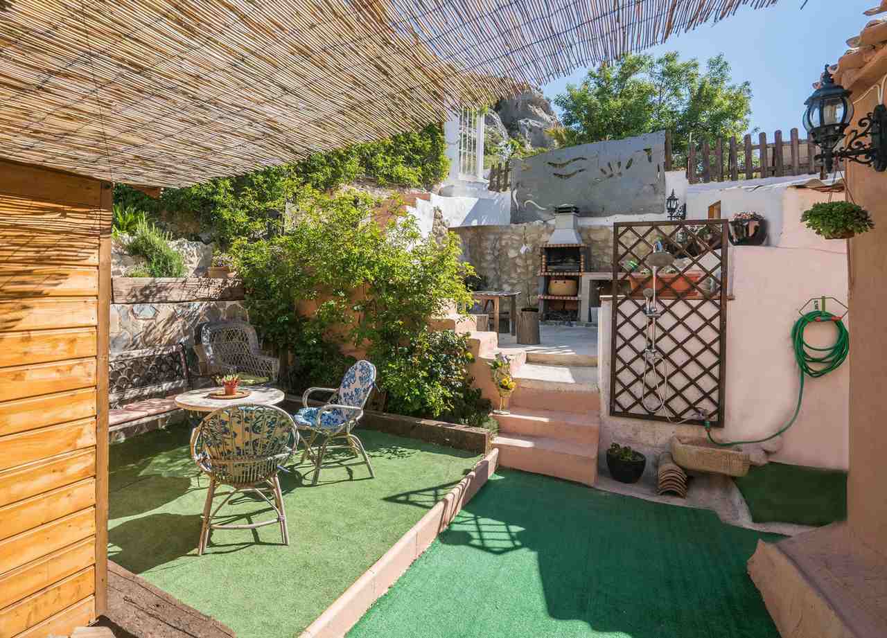 Casa rural con cuatro dormitorios con piscina y jardín en Onil, Alicante