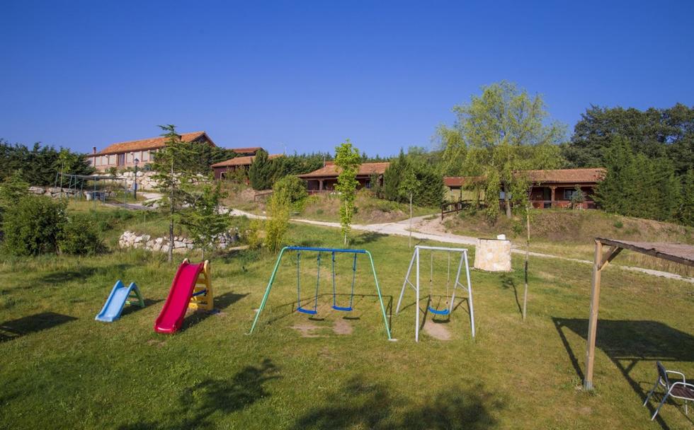 Apartamento turístico con piscina, jardín y barbacoa en Mozoncillo de Juarros, Burgos