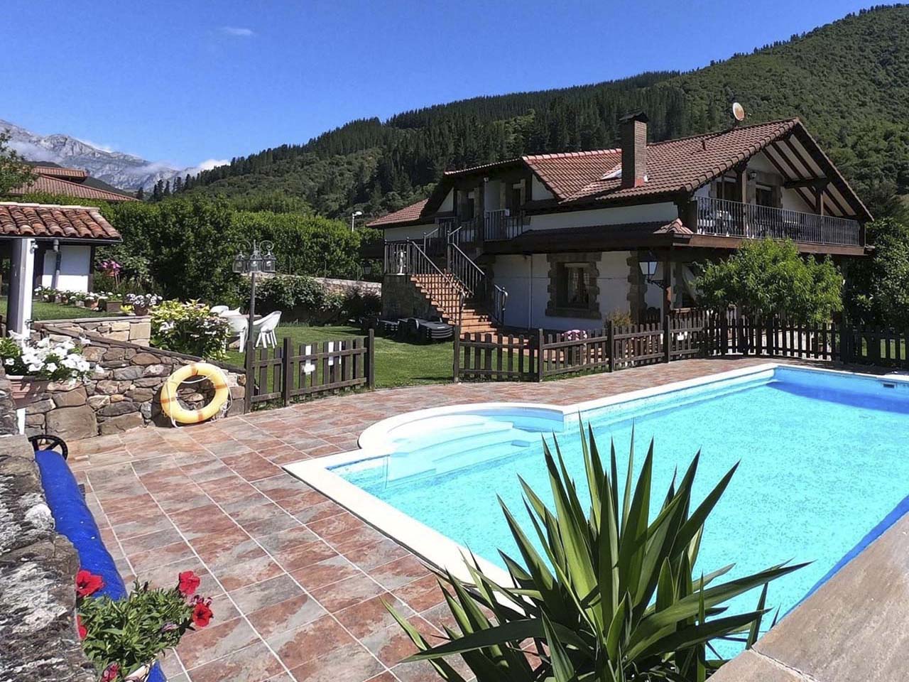 Apartamentos de alquiler con piscina en Cabezón de Liebana, Cantabria