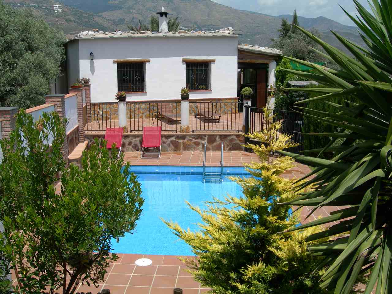 Alquiler de cortijo con tres dormitorios y piscina en Órgiva Granada