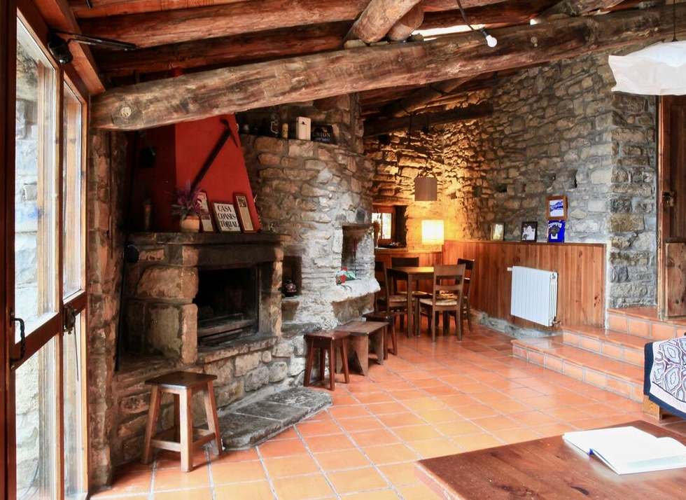 Casa rural con 11 dormitorios y amplio espacio exterior en los Pirineos, Huesca 