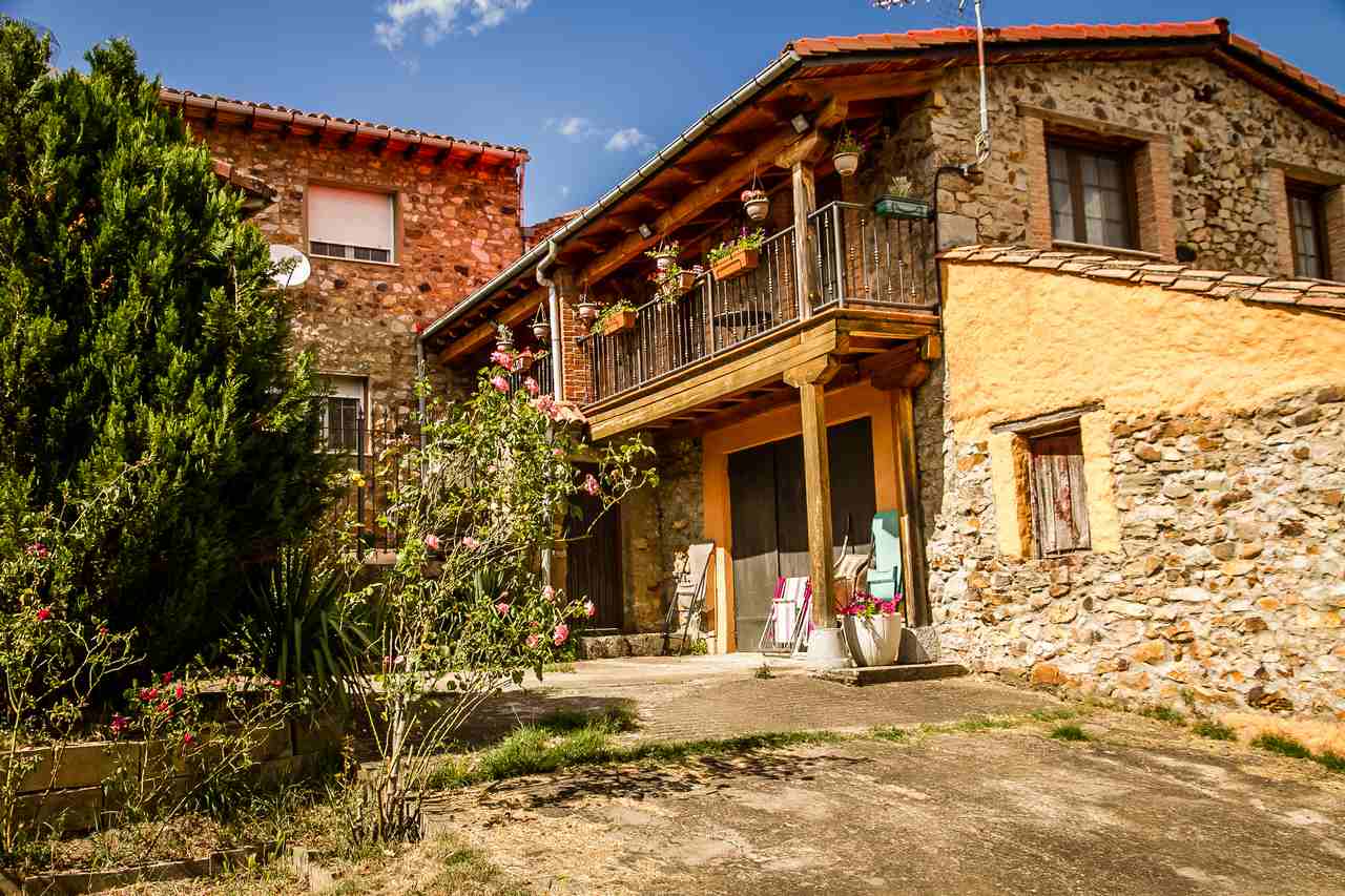 Casas rurales con 2 y 4 dormitorios en León, Brugos de Fenar