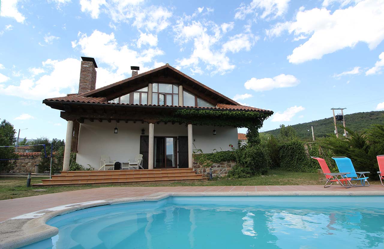 Casa rural para diez personas con piscina en Molinos de Razón, Soria 