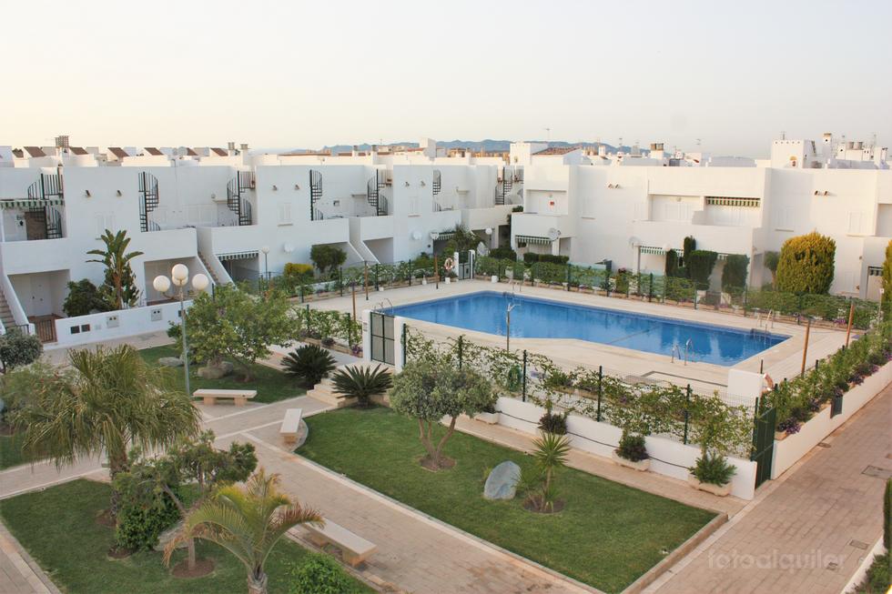 Apartamento con solarium, piscina y barbacoa en Vera, el Playazo, Almería
