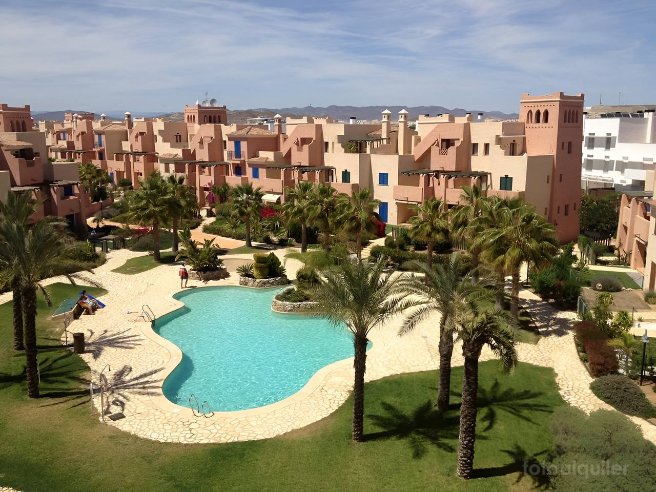 Apartamento con jardín que admite mascotas en Vera Playa, Almería
