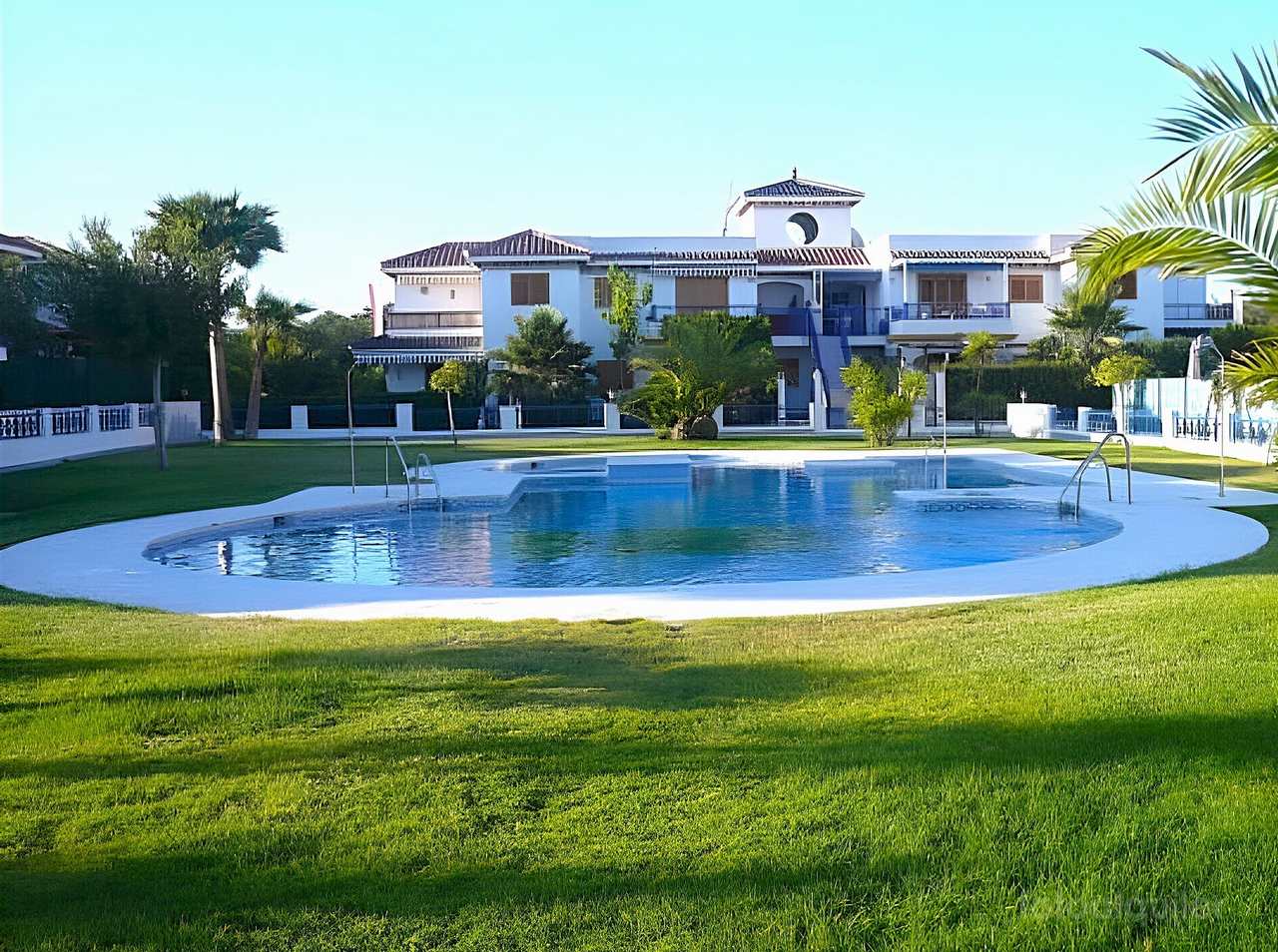 Chalet con jardín privado y piscina comunitaria en Vera, Almería
