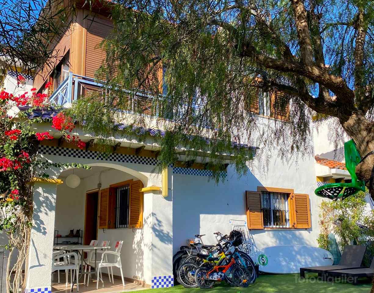 Chalet con jardín privado y piscina comunitaria en Vera, Almería