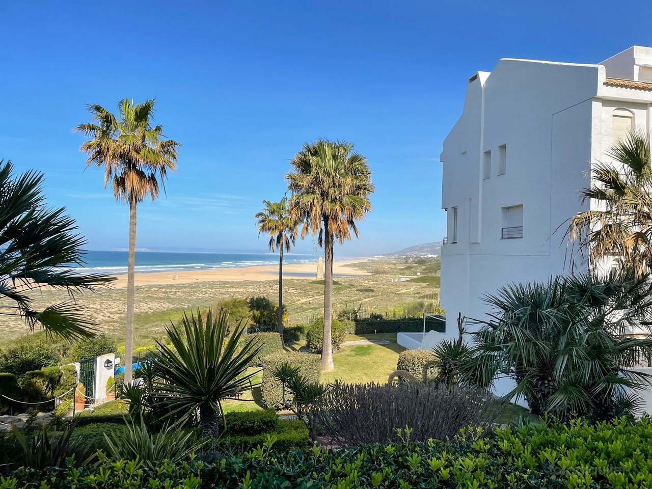 Apartamento dúplex en primera línea de playa en Atlanterra, Zahara de los Atunes, Cádiz